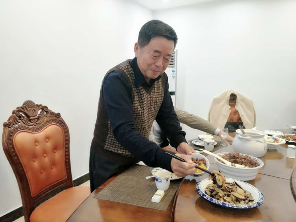 初心与始终的关系—中央纪委监察部原专员贺清龙一行开展重走长征路